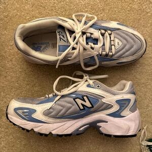 New Balance White Team Carolina 725